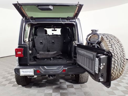 Used 2022 Jeep Wrangler Unlimited Sahara w/ LED Lighting Group AWD/4WD image 8