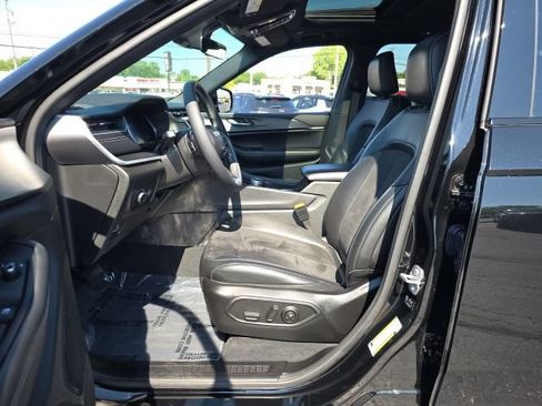 Used 2025 Jeep Grand Cherokee Altitude AWD/4WD image 11