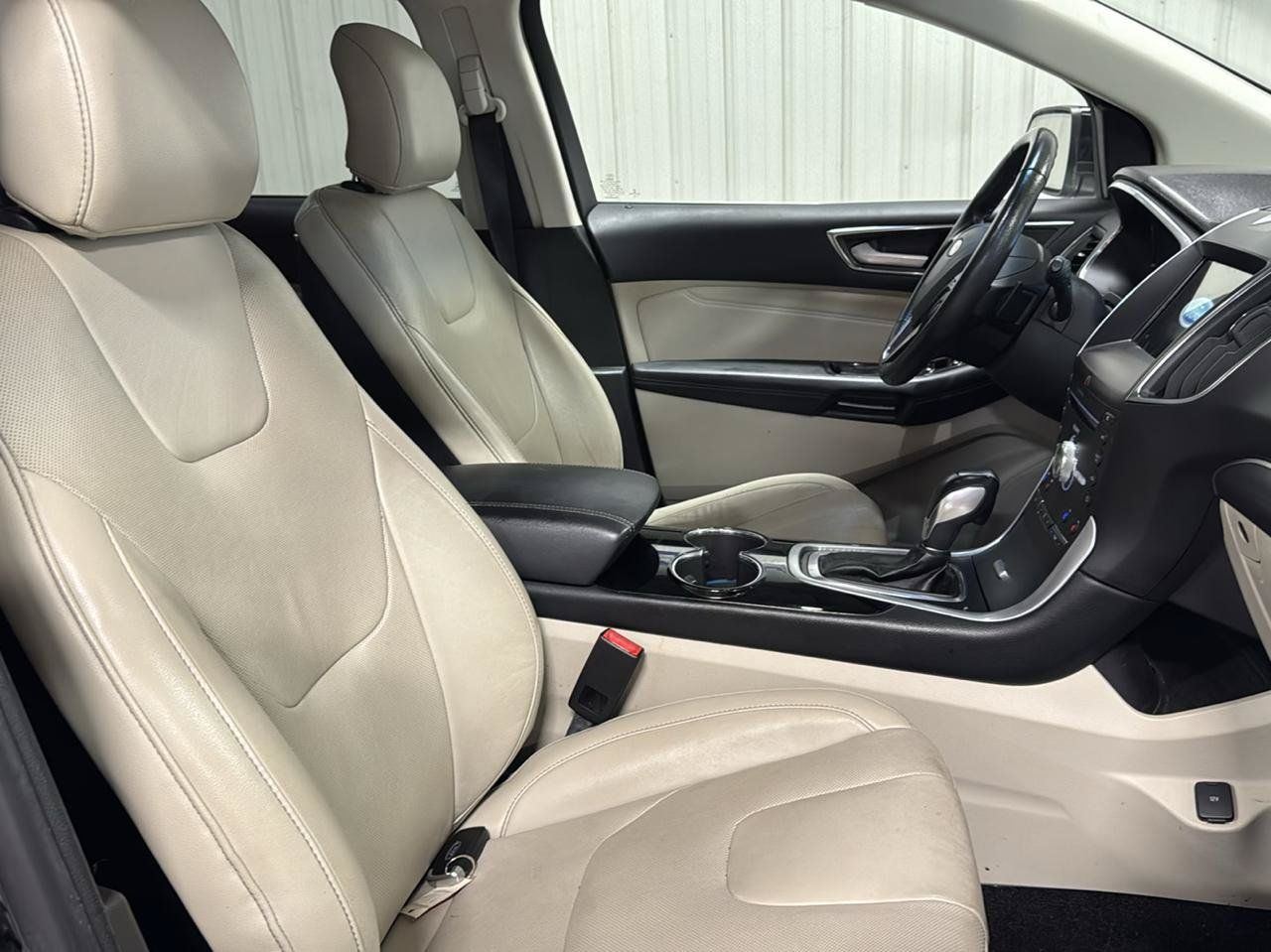 Used 2018 Ford Edge Titanium w/ Equipment Group 301A FWD image 9