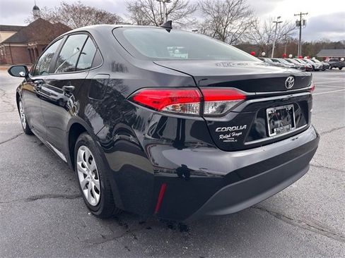 Used 2023 Toyota Corolla LE image 5