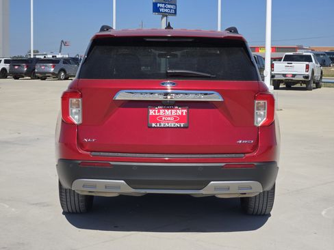Used 2022 Ford Explorer XLT w/ Equipment Group 202A image 6