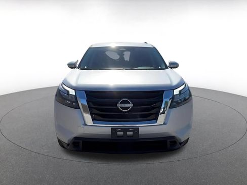Used 2025 Nissan Pathfinder SV FWD image 4