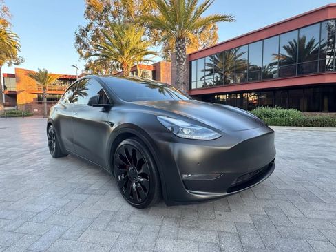 Used 2022 Tesla Model Y Performance AWD/4WD image 9