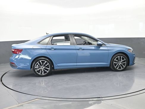 Used 2025 Volkswagen Jetta SE FWD image 7