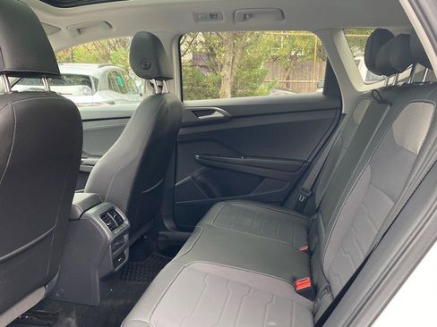 Used 2025 Volkswagen Taos SE image 19