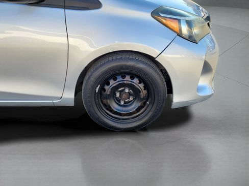 Used 2017 Toyota Yaris L image 25