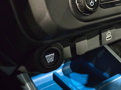New 2025 Ford Maverick XLT w/ XLT Luxury Package FWD image 24