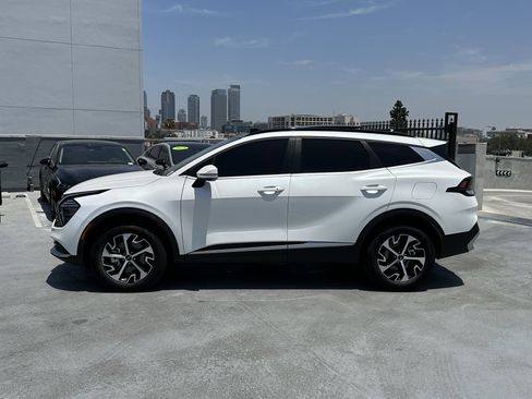 Certified 2025 Kia Sportage EX w/ EX Premium Package AWD/4WD image 2
