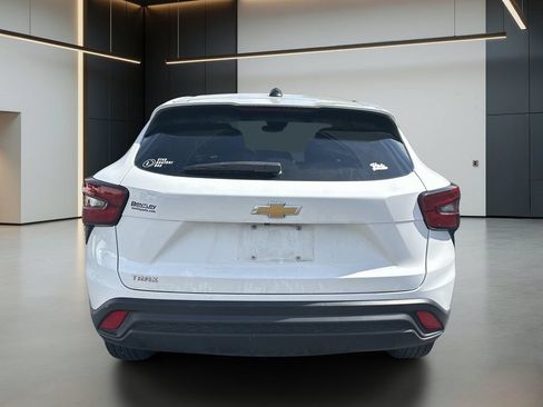 Used 2024 Chevrolet Trax LS w/ LS Convenience Package FWD image 6