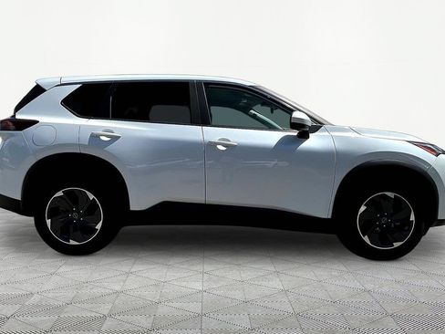 Used 2025 Nissan Rogue SV FWD image 8