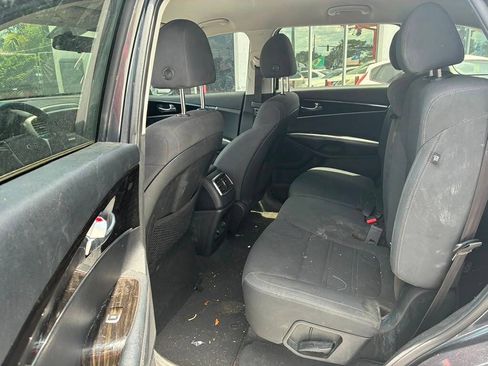 Used 2020 Kia Sorento FWD V6 image 11