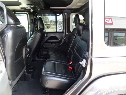 Used 2018 Jeep Wrangler Unlimited Sahara image 13