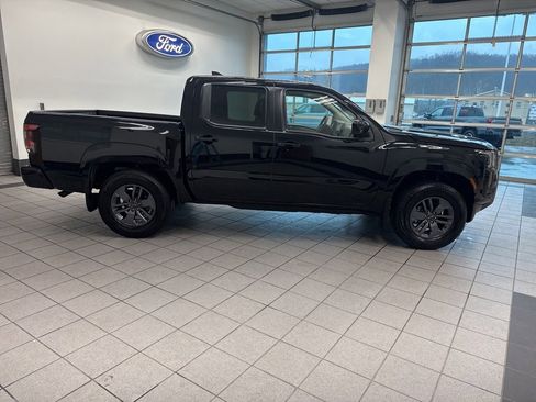 Used 2025 Nissan Frontier SV image 19