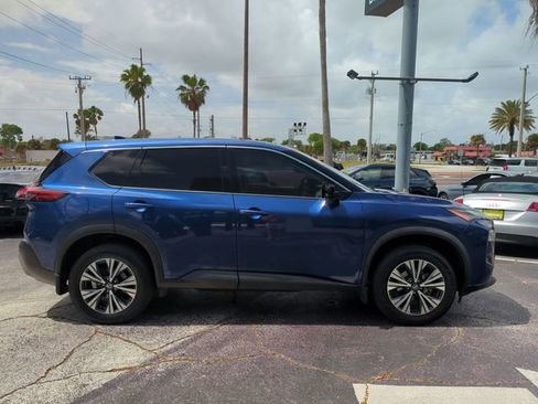 Used 2021 Nissan Rogue SV image 4