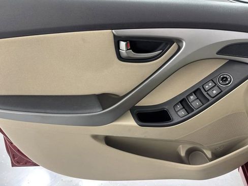 Used 2016 Hyundai Elantra SE w/ Option Group 02 FWD image 18