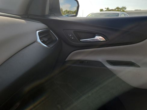 Used 2021 Chevrolet Equinox LS w/ LS Convenience Package FWD image 30