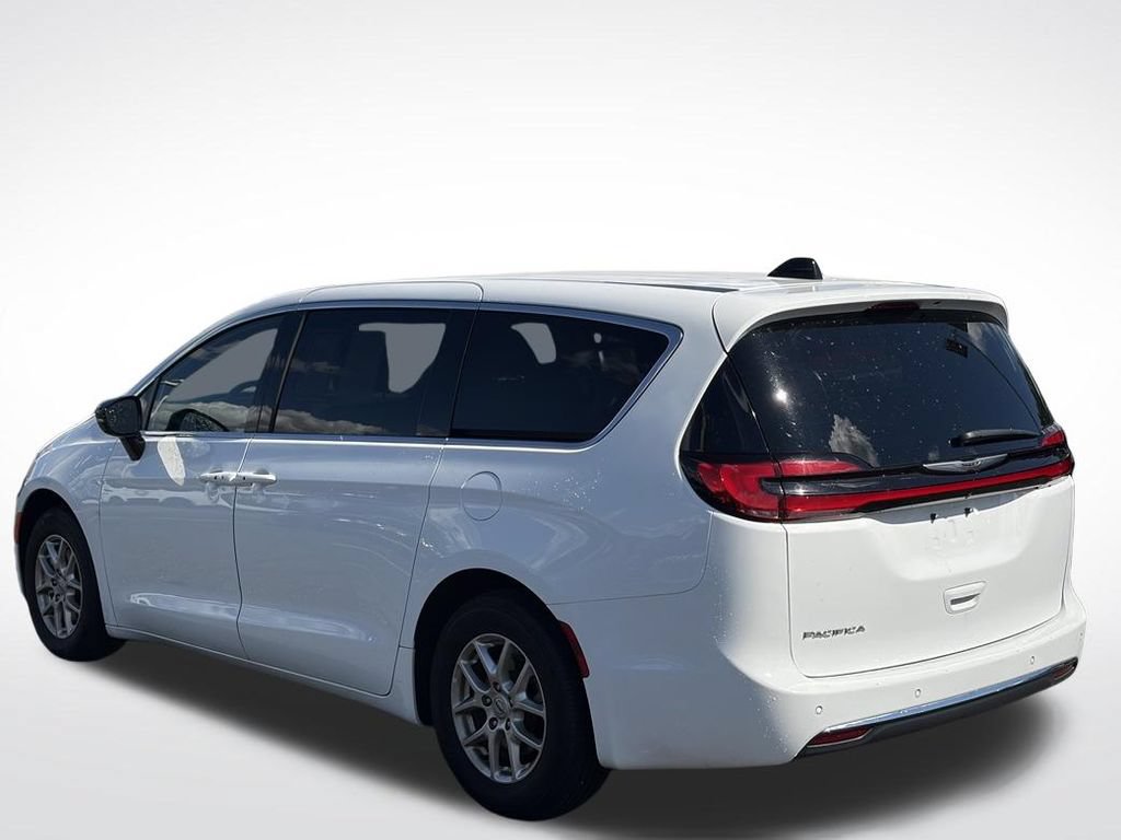 Certified 2025 Chrysler Pacifica Select FWD image 7