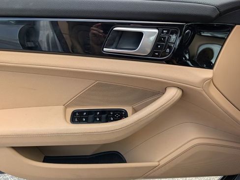 Used 2021 Porsche Panamera image 30