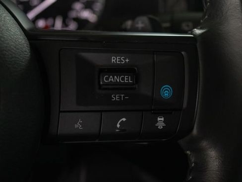 Used 2024 Nissan Pathfinder SV image 11