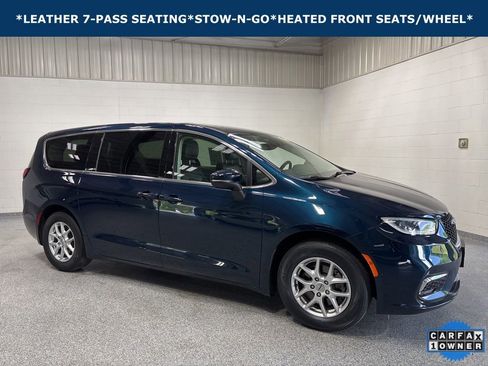 Used 2023 Chrysler Pacifica Touring-L FWD image 1