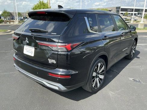 Used 2025 Mitsubishi Outlander SE AWD/4WD image 3
