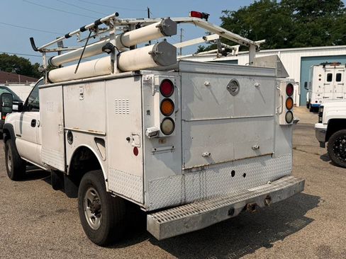 Used 2005 Chevrolet Silverado 2500 W/T RWD image 3
