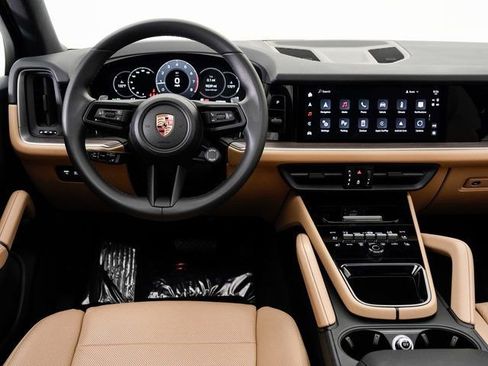 Certified 2025 Porsche Cayenne image 18