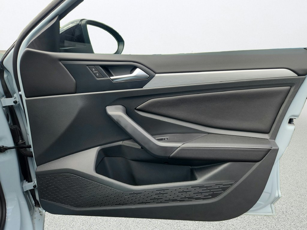 Certified 2025 Volkswagen Jetta Sport FWD image 25
