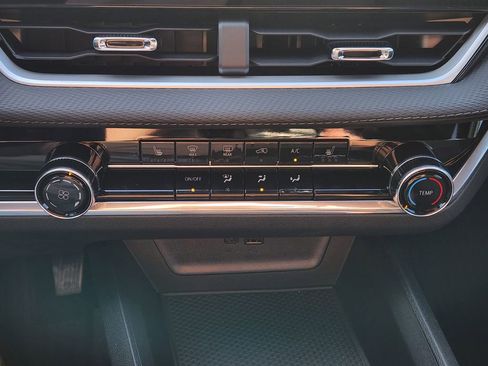 New 2026 Chevrolet Equinox LT w/ LPO, Floor Liner Package FWD image 14