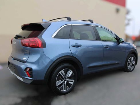 Used 2022 Kia Niro EX Premium image 4
