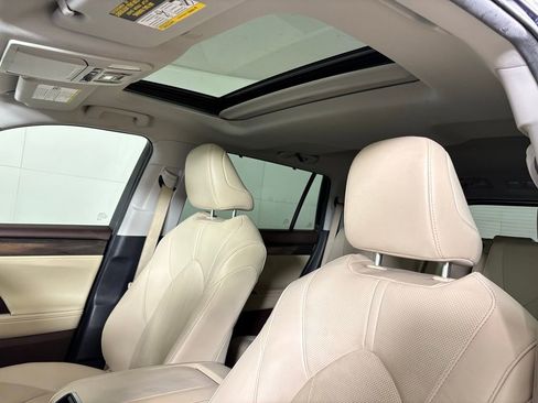 Used 2021 Toyota Highlander Limited image 21