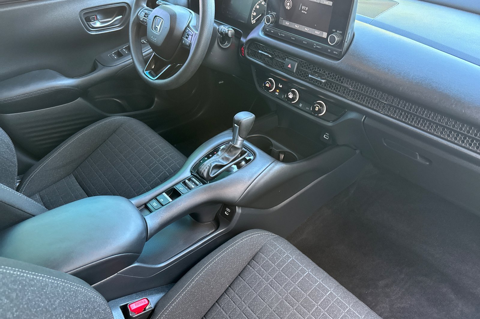 Used 2025 Honda HR-V LX image 17