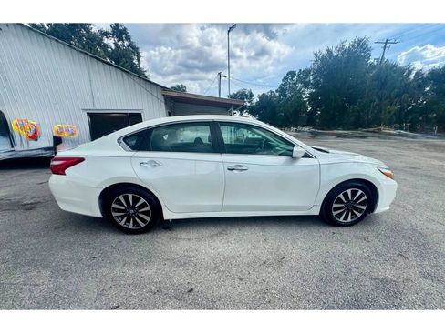 Used 2017 Nissan Altima 2.5 SV FWD image 6