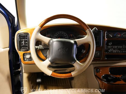 Used 2001 Chevrolet Express 1500 w/ Preferred Equipment Group 3 image 39