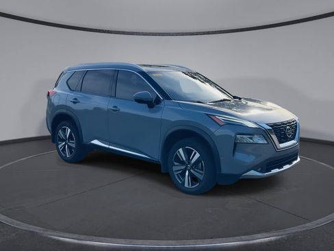 Used 2021 Nissan Rogue Platinum FWD image 2