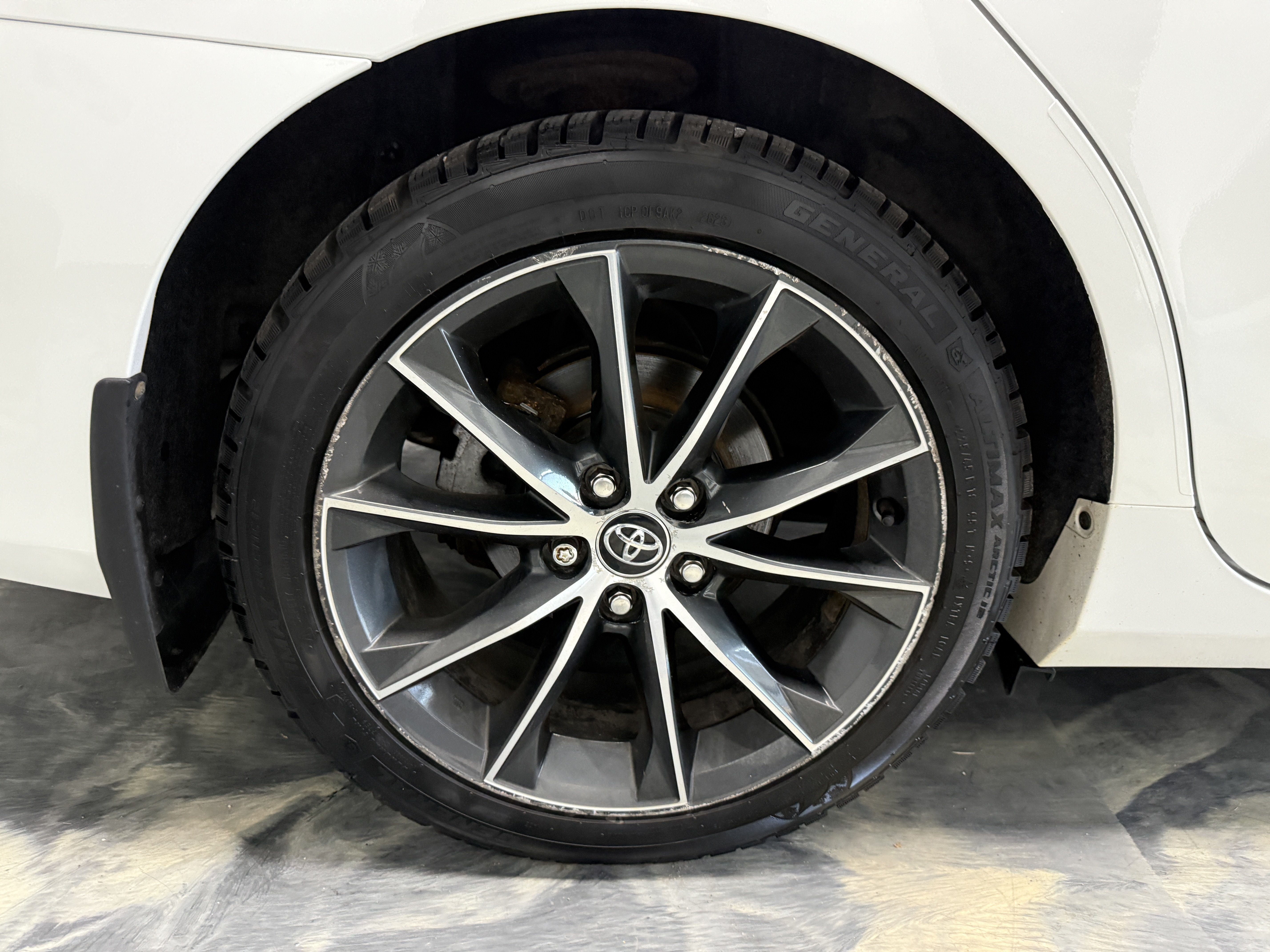 Used 2017 Toyota Camry XSE FWD image 26