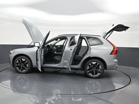 New 2026 Volvo XC60 B5 Plus AWD/4WD image 31