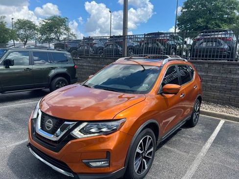 Used 2017 Nissan Rogue SL w/ SL Premium Package AWD/4WD image 7