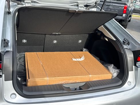 New 2027 Toyota Prius XLE FWD image 9
