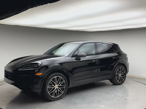 Used 2024 Porsche Cayenne AWD/4WD image 6