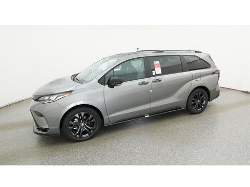 New 2026 Toyota Sienna XSE FWD image 2