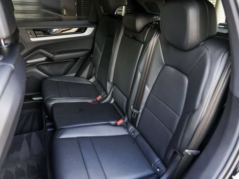 Certified 2024 Porsche Cayenne AWD/4WD image 29
