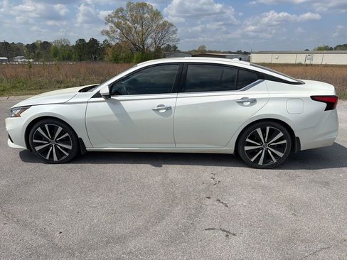 Used 2019 Nissan Altima 2.5 Platinum image 9