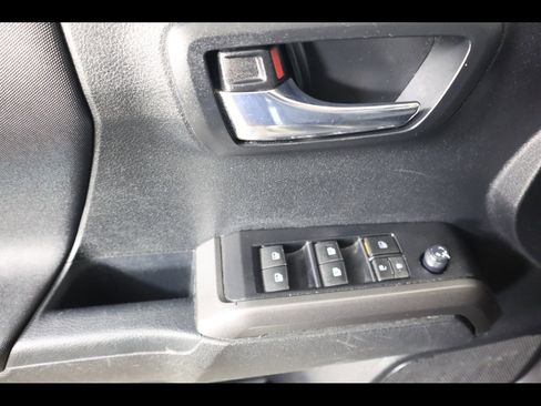 Used 2021 Toyota Tacoma TRD Off-Road w/ Technology Package AWD/4WD image 20