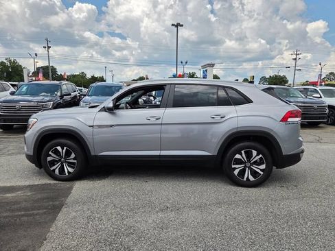 Used 2024 Volkswagen Atlas Cross Sport SE AWD/4WD image 4