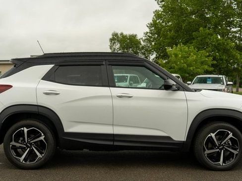 Used 2022 Chevrolet TrailBlazer RS w/ Technology Package AWD/4WD image 5