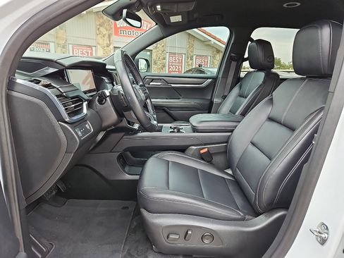 Used 2024 GMC Acadia Elevation image 11