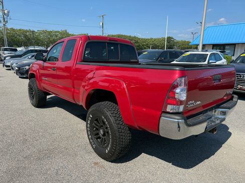 Used 2013 Toyota Tacoma 4x4 Access Cab V6 w/ SR5 Pkg image 9