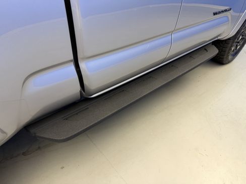 Used 2019 Toyota Tacoma SR5 AWD/4WD image 9