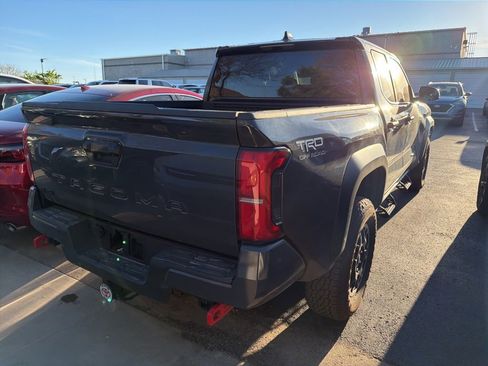 Used 2025 Toyota Tacoma TRD Off-Road image 3